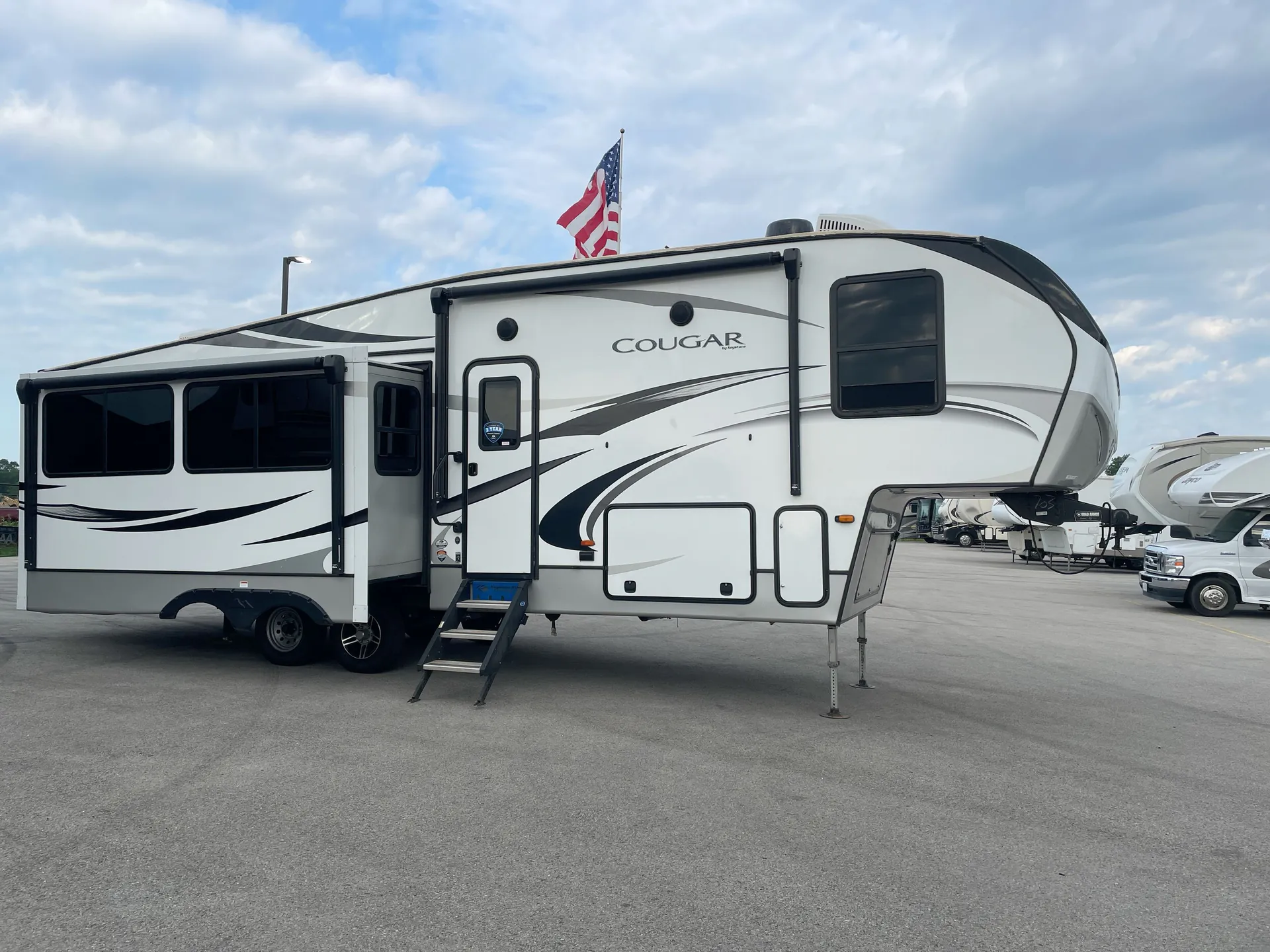 2020 Keystone Cougar Half-Ton 30RLS — campside