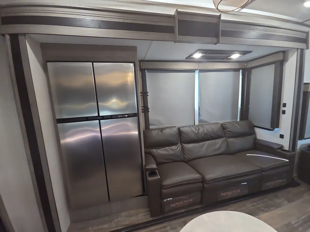 2020 Keystone Raptor 423, Photos photo 8