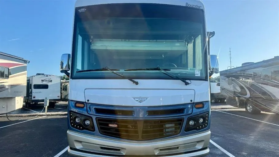 2022 Fleetwood Bounder 35GL - Photo 3