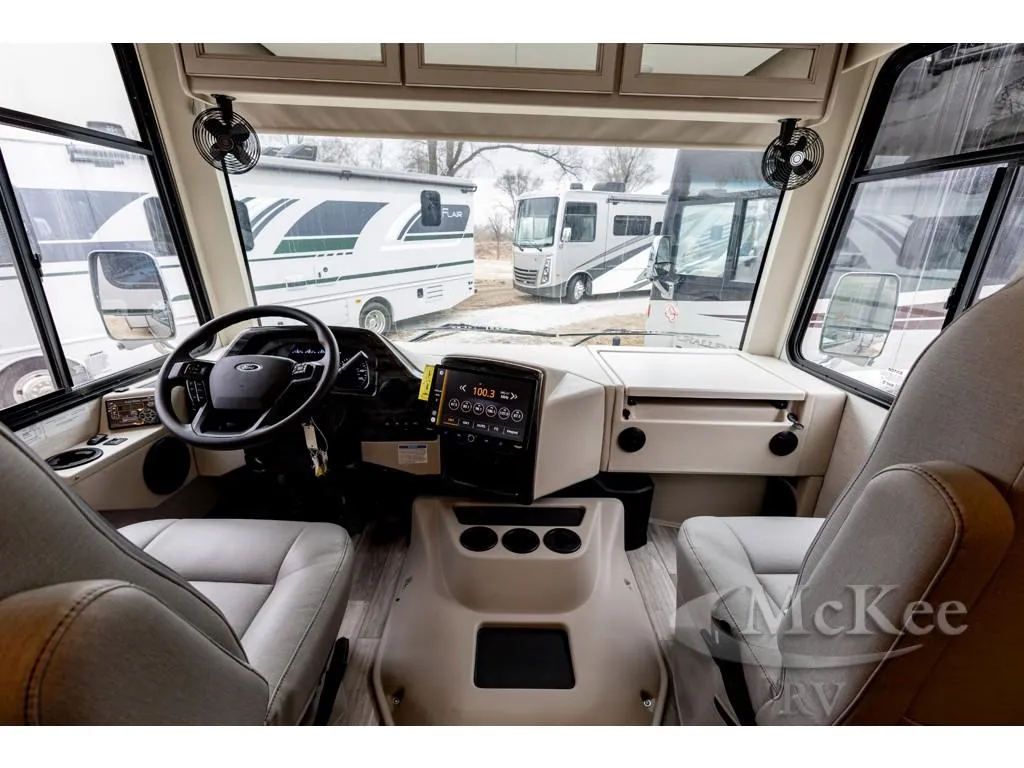 2026 Thor Motor Coach Luminate CC35 - Photo 4