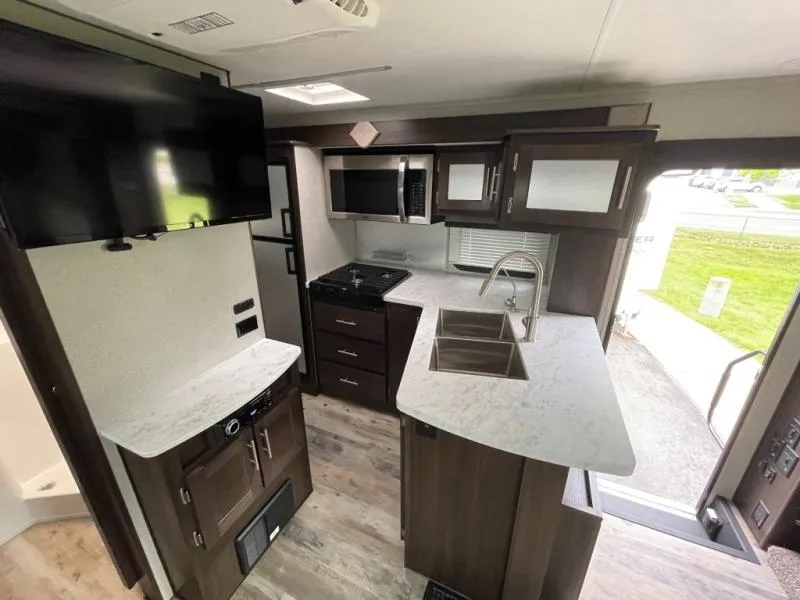 2022 Eagle Cap Campers Eagle Cap Used    1200 - Photo 4