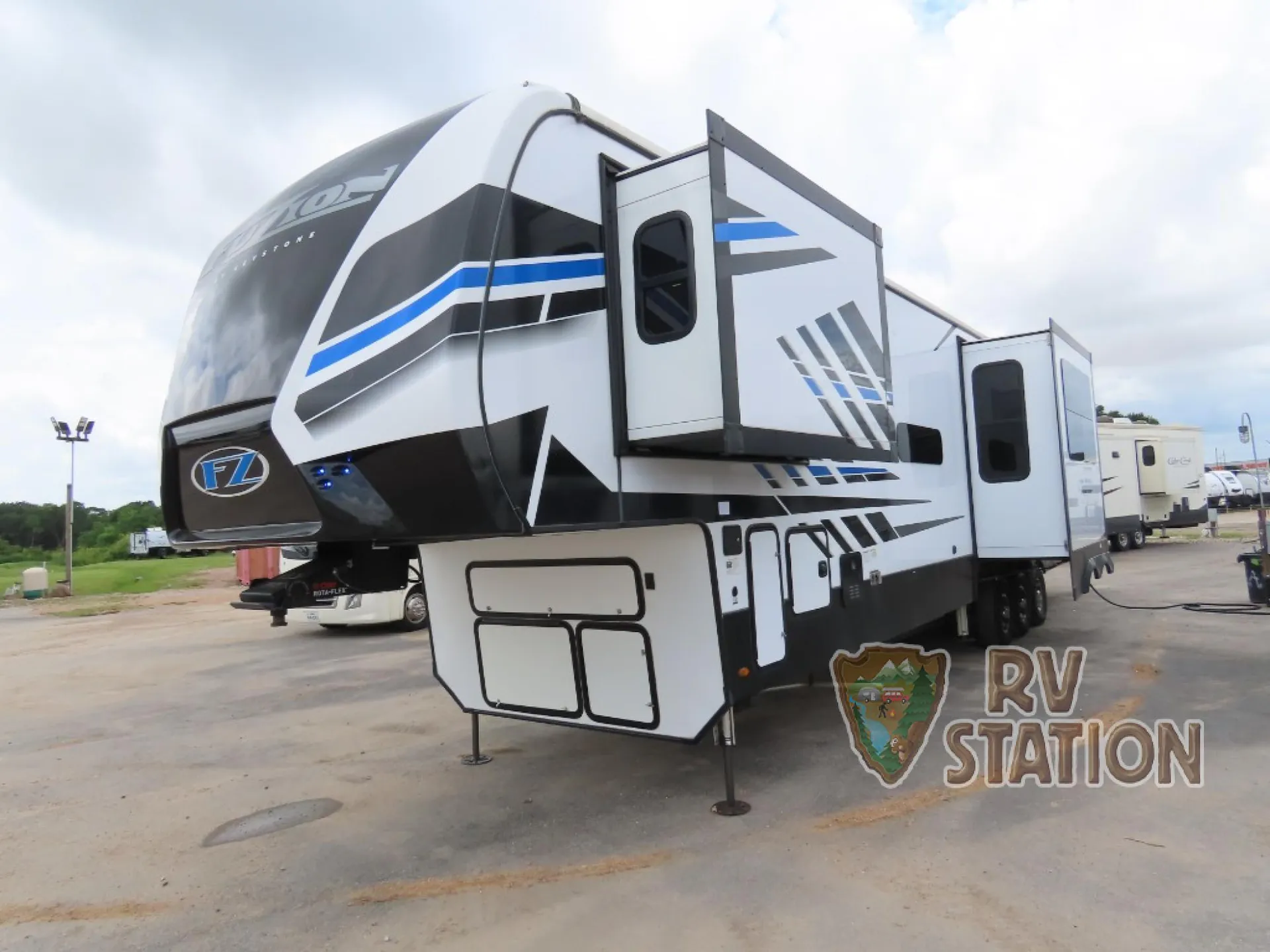 2023 Keystone Fuzion 421 - Photo 3