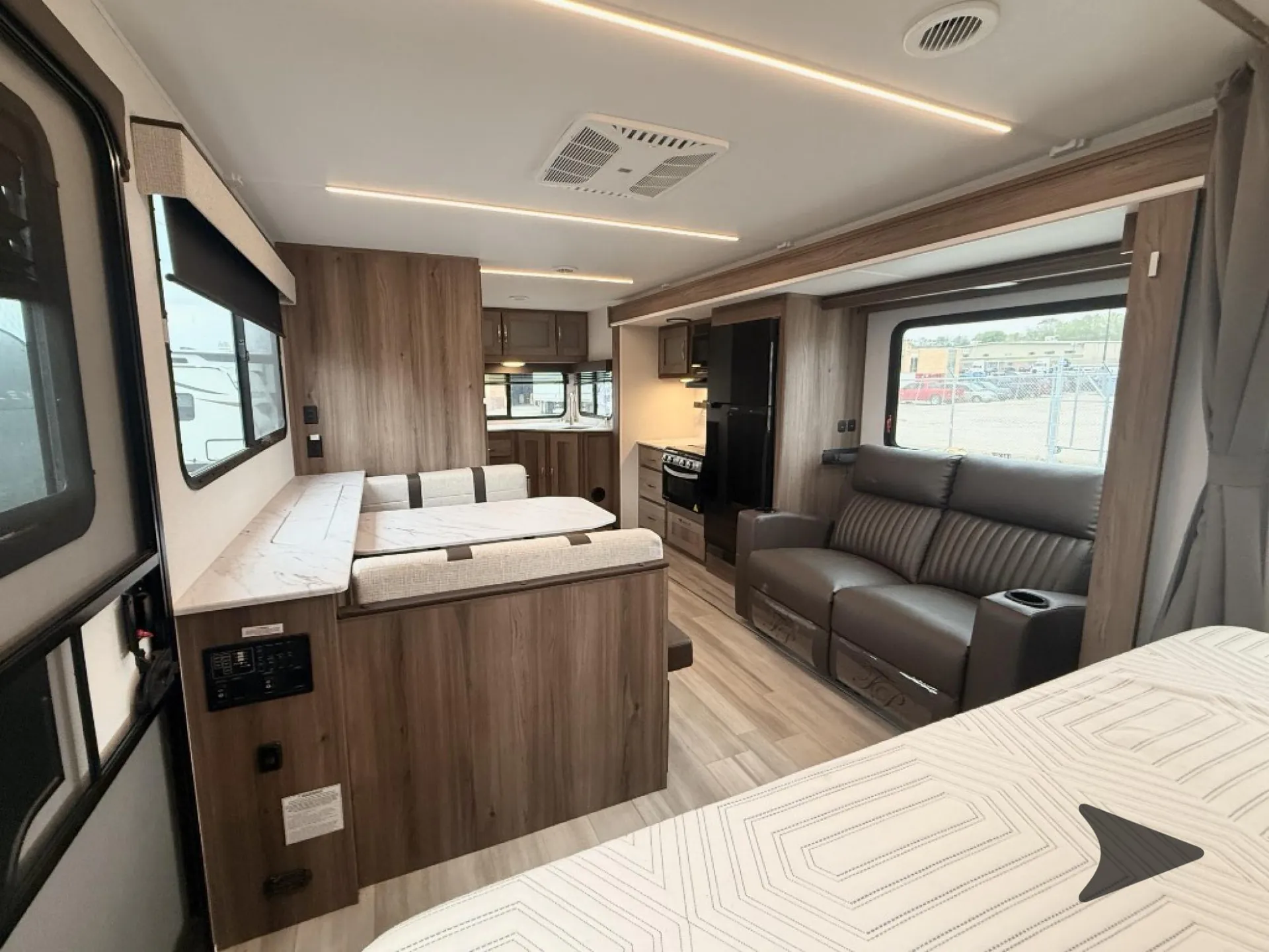 2025 Wayfinder RV GO EXPLORE X225 - Photo 4