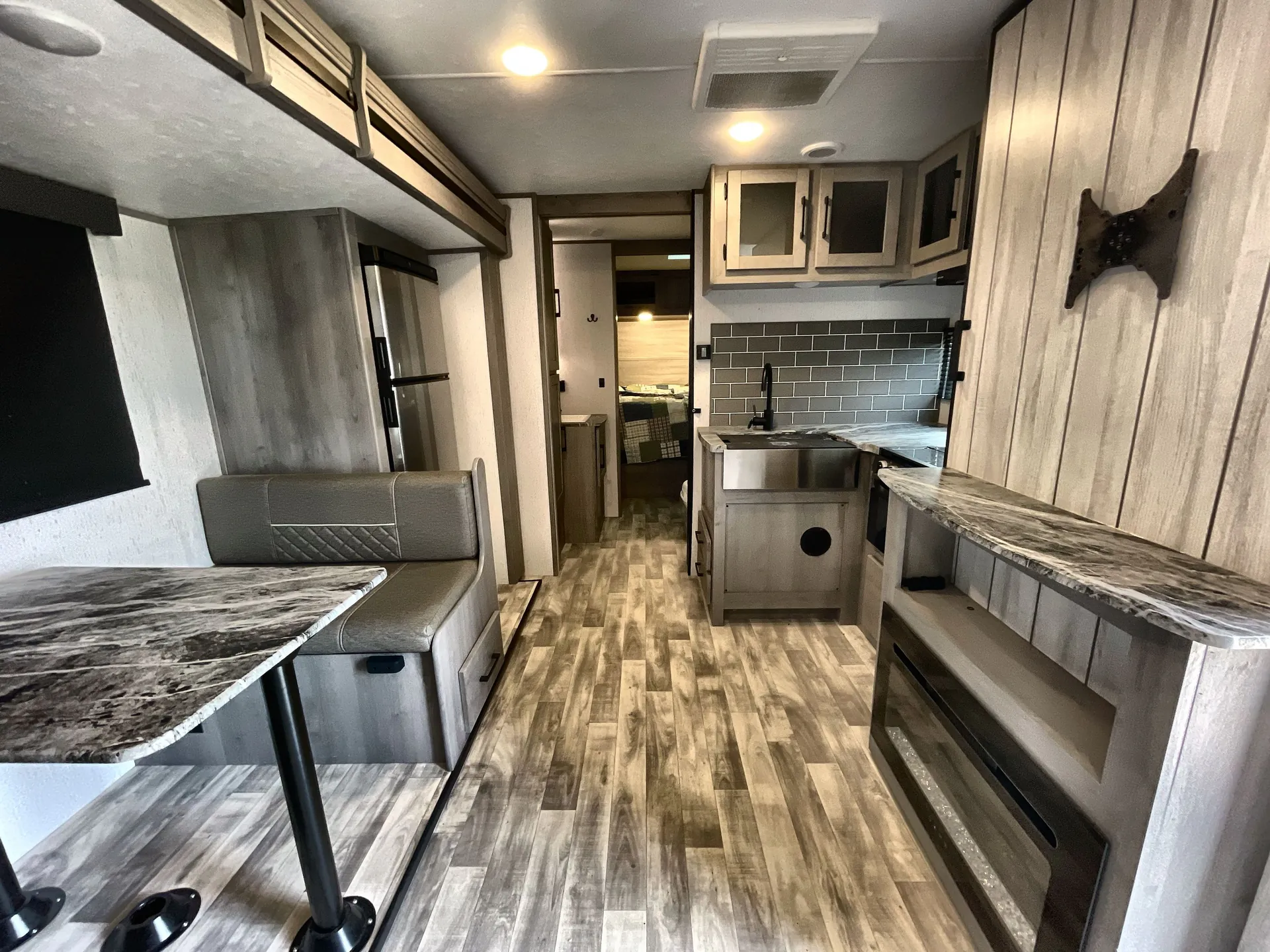 2022 Dutchmen Kodiak Ultra-Lite 250BHSL — living area main