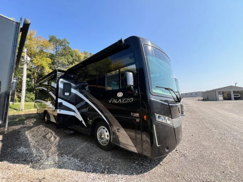 2019 Thor Motor Coach Palazzo 37.4 - Photo 2