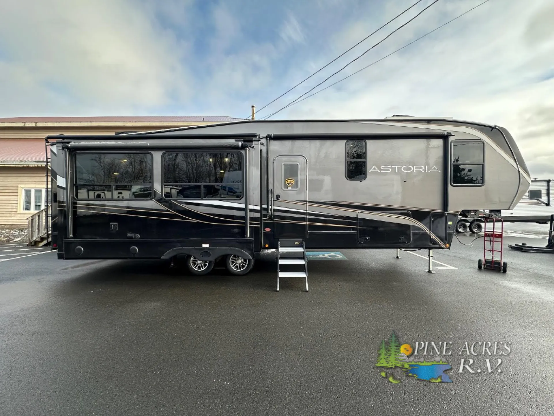2025 Dutchmen Astoria Platinum 3173RLP dealer photo 1 from Pine Acres RV