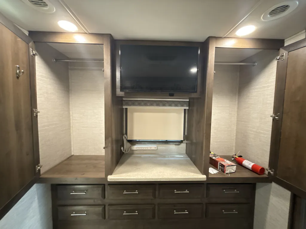 2021 Entegra Coach Accolade 37K, Photos photo 17