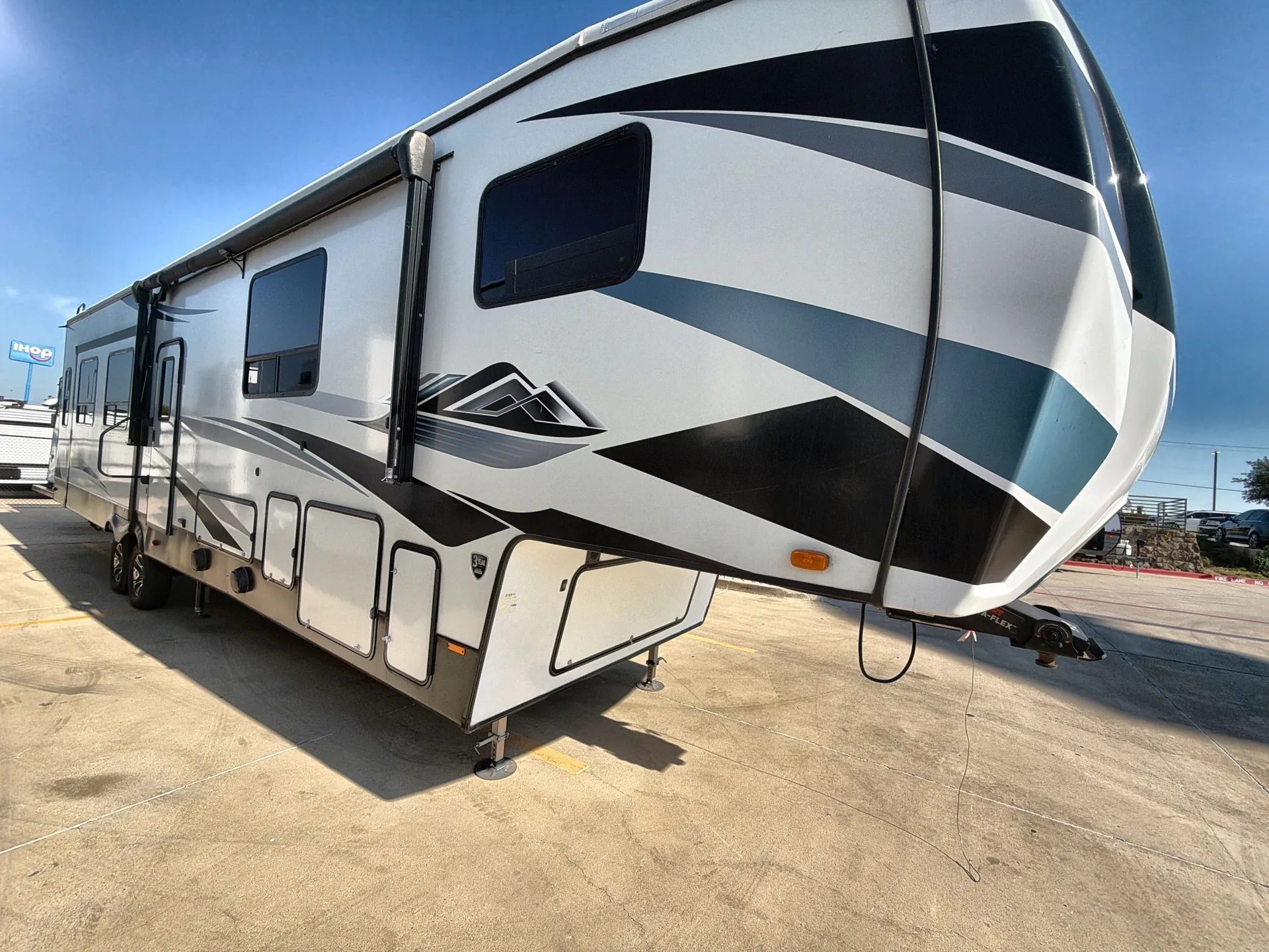 2023 Heartland Milestone 377MB — campside
