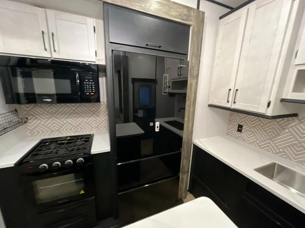 2023 Heartland Gravity 3950, Photos photo 8