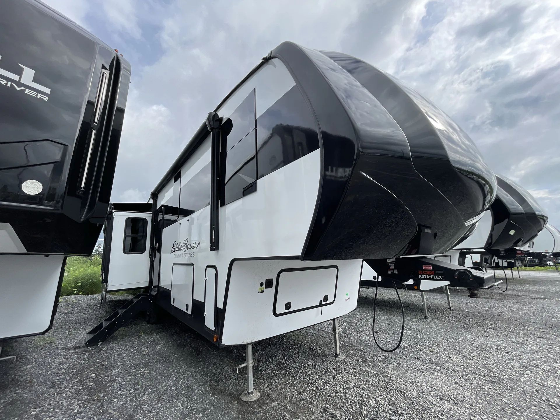 2026 dutchmen Eddie Bauer Summit 3210RL - Photo 2