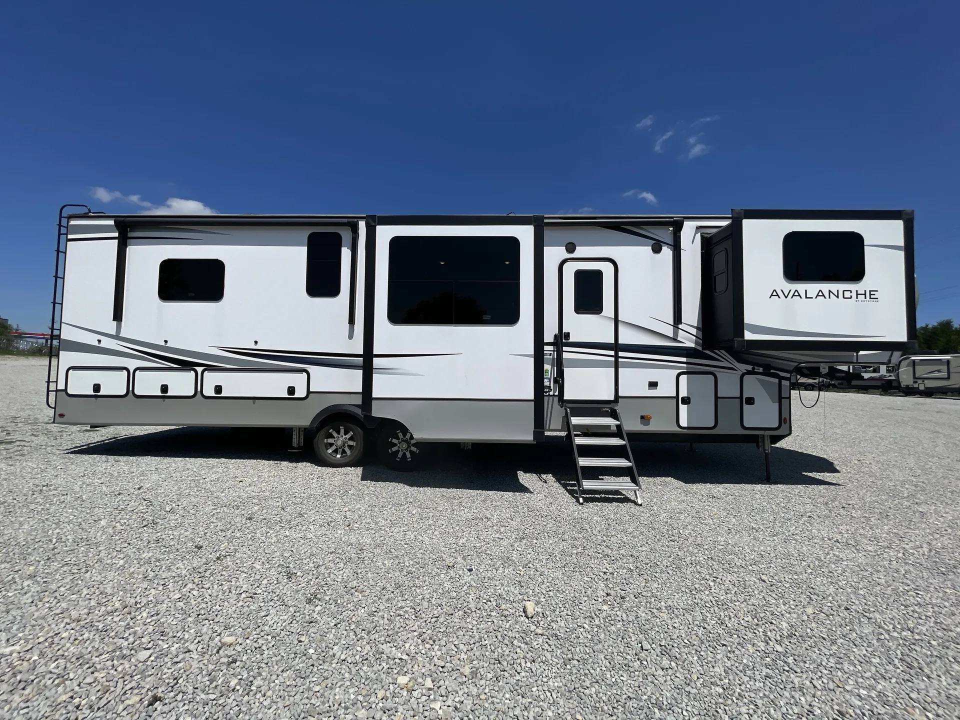 2023 Keystone Avalanche 360FL — campside