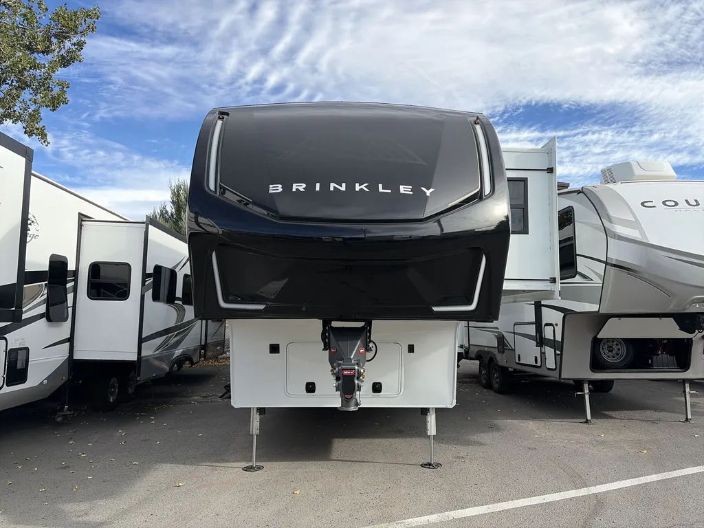 2026 Brinkley Model Z 3100, Photos photo 4