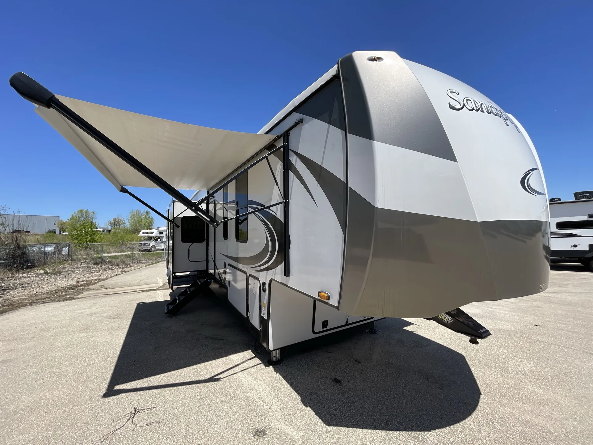 2022 Forest River Sandpiper Luxury 39BARK - Photo 2