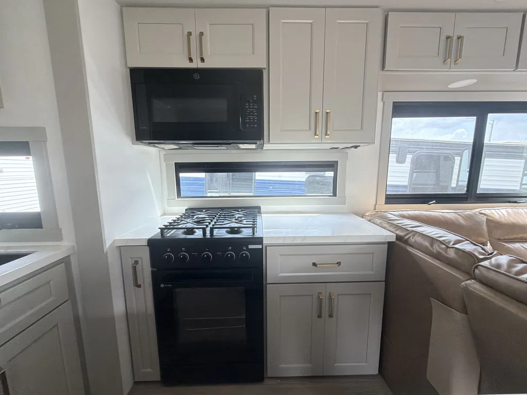 2025 Brinkley Model G 3950, Photos photo 9