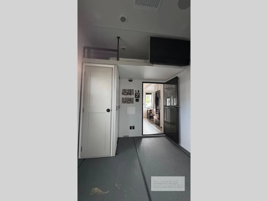 2026 Brinkley Model G 3950, Photos photo 18