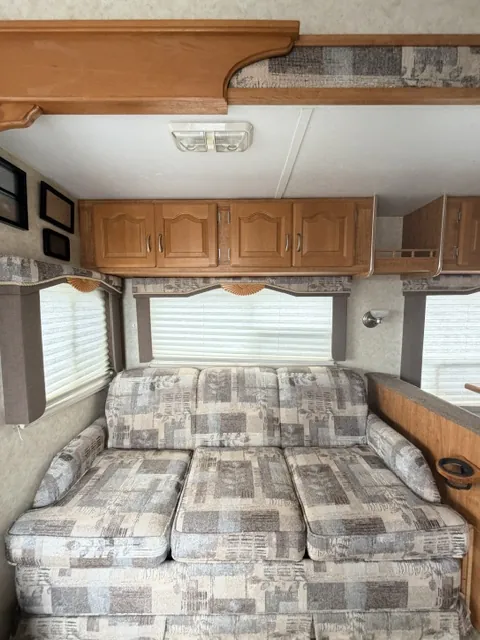 2005 Forest River Wildcat 27RL, Photos photo 9