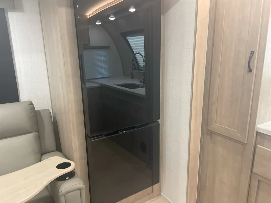 2025 Forest River Solaire 2300FKBS, Photos photo 8