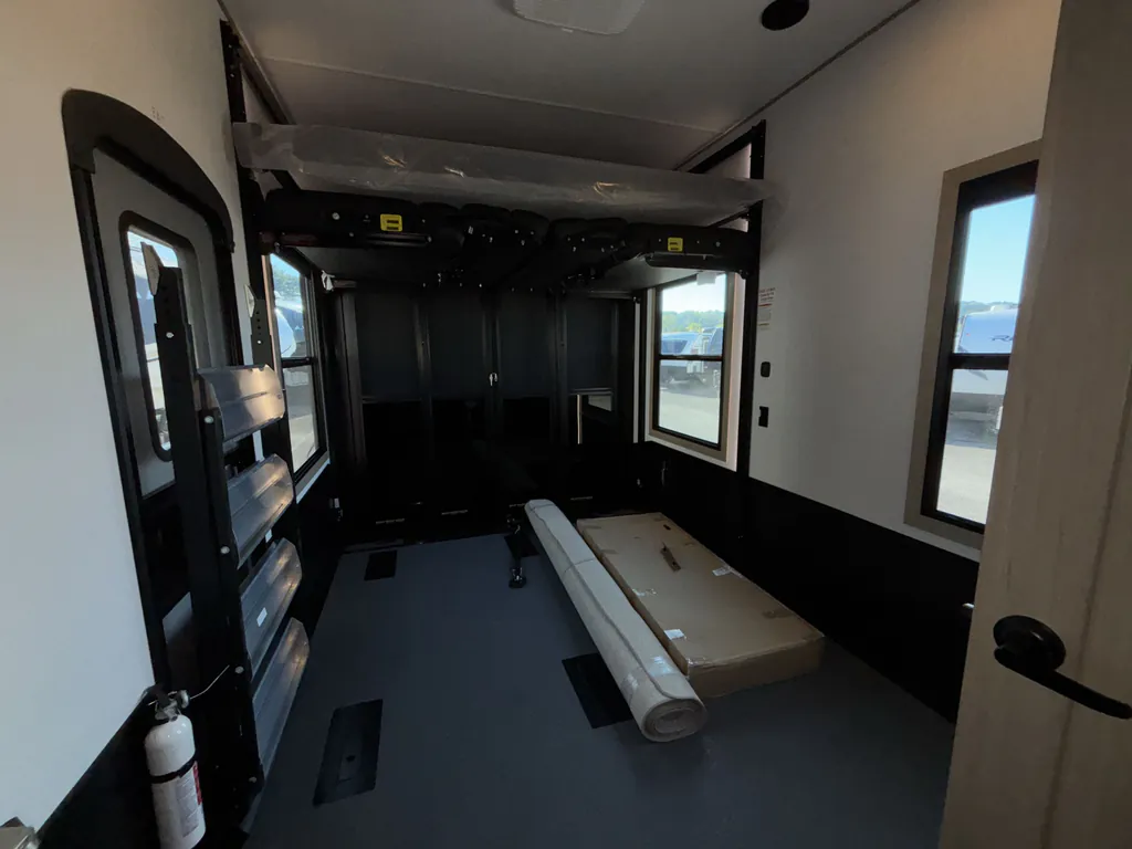 2026 Keystone Raptor 433, Photos photo 21