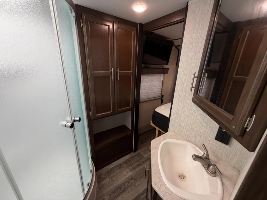 2019 Forest River Cherokee Alpha Wolf 26RL, Photos photo 14