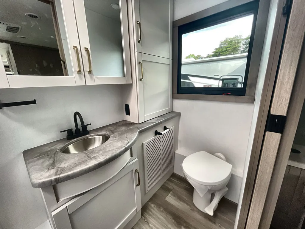 2027 Entegra Coach Vision XL 36C, Photos photo 21