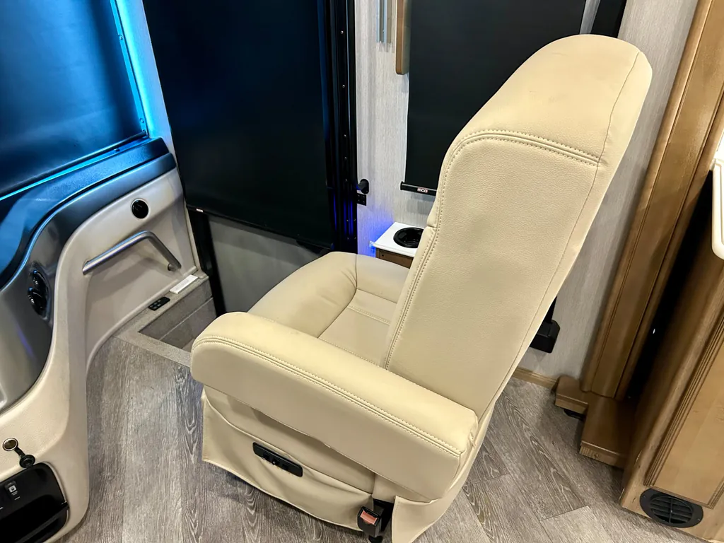 2020 Fleetwood Pace Arrow LXE 38K, Photos photo 42
