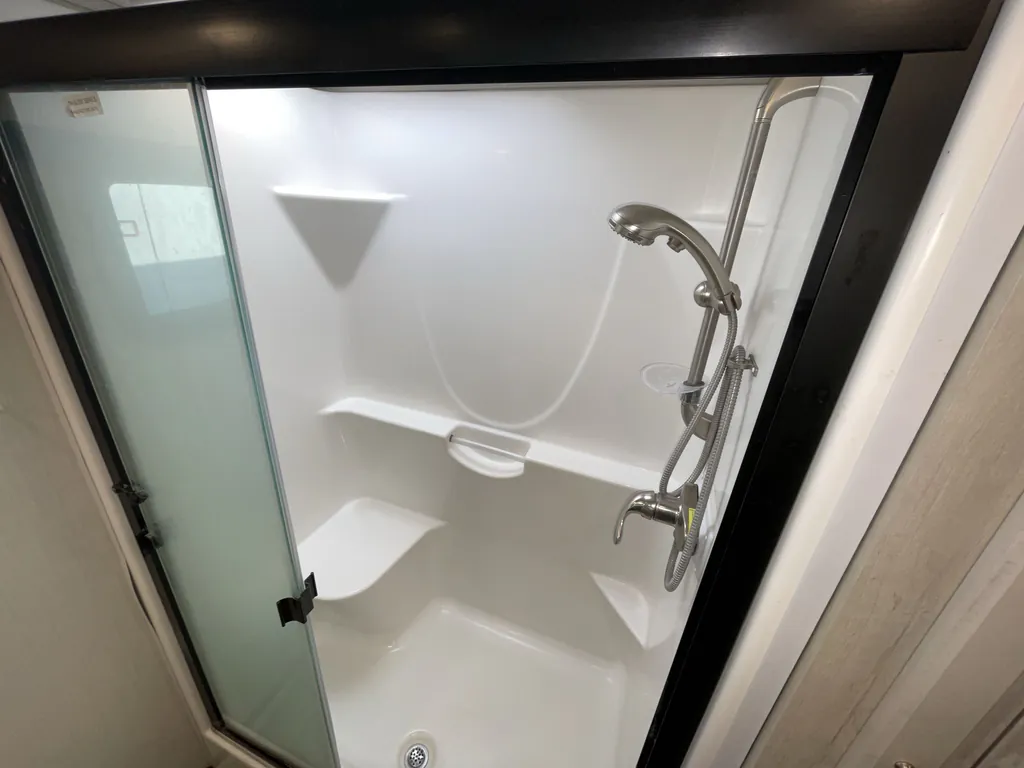 2022 Forest River Cardinal Luxury 380RLX, Photos photo 18