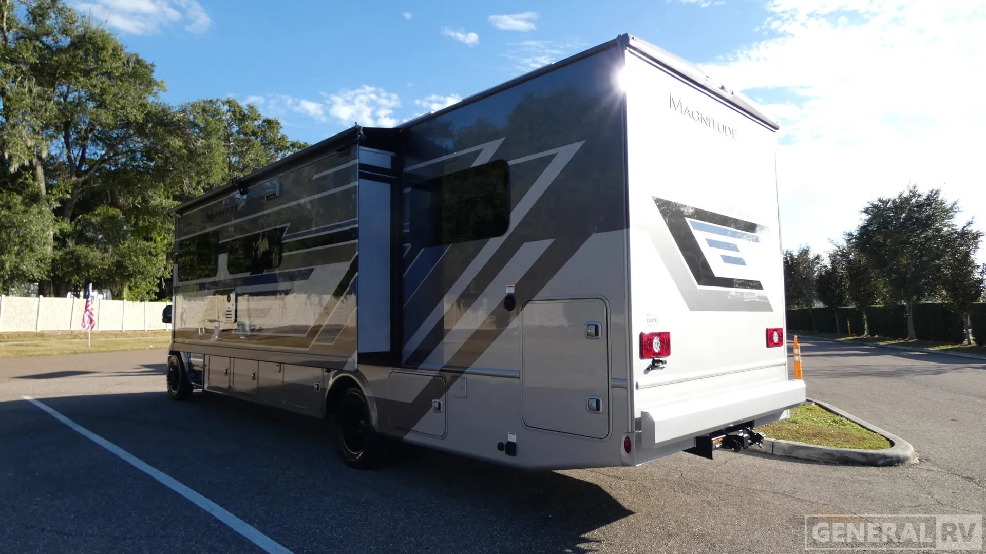 2026 Thor Motor Coach Magnitude Grand L35 - Photo 4