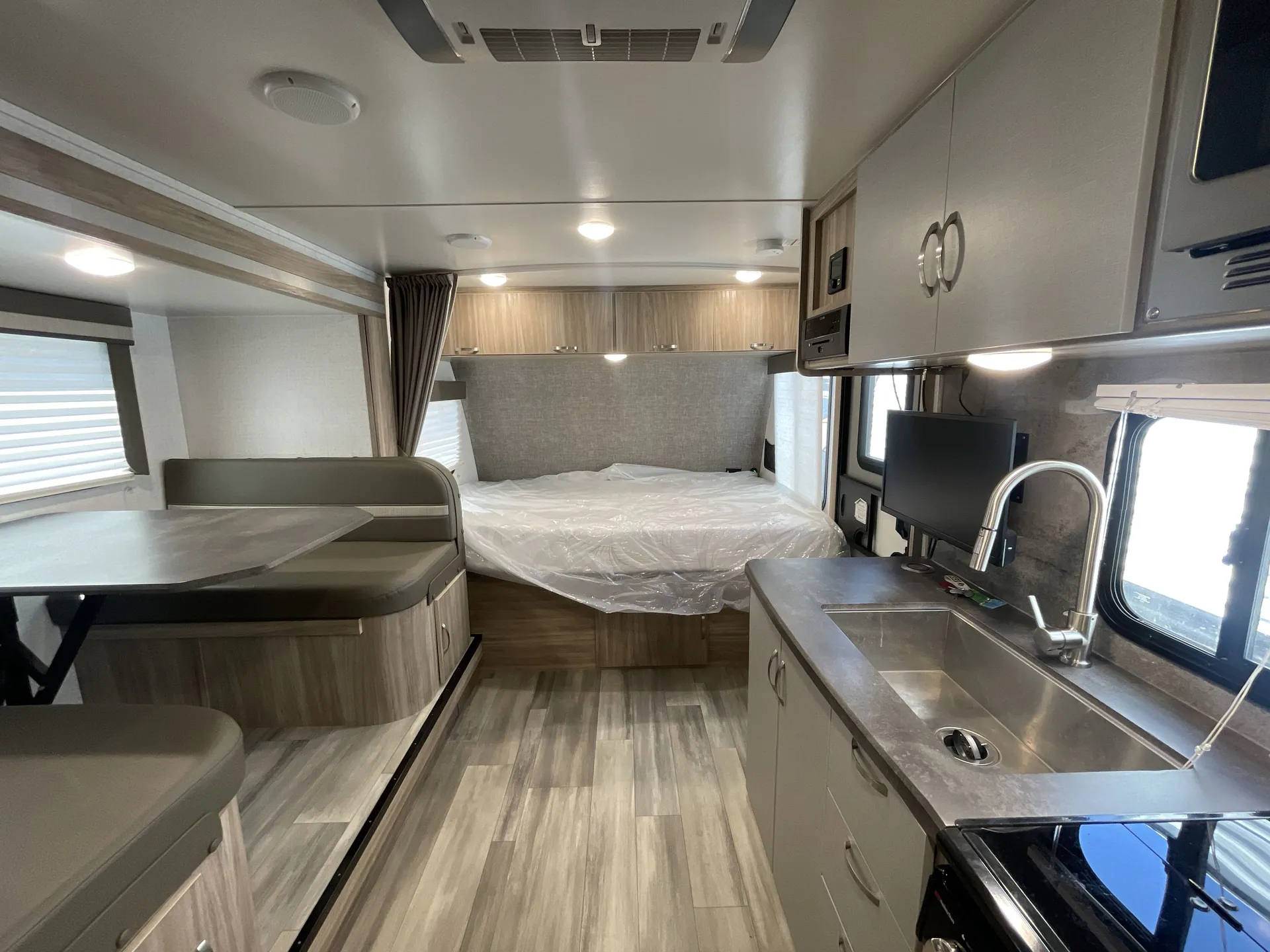 2022 Winnebago Micro Minnie FLX 2100BH — campside