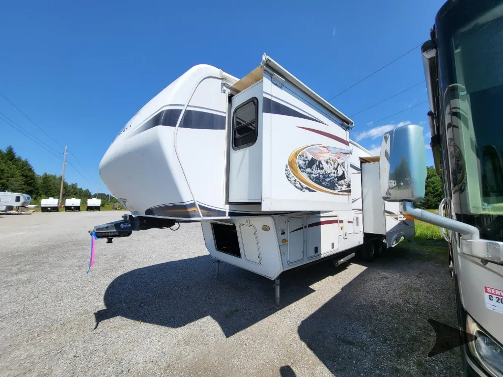 2011 Keystone Montana 3100RL, Photos photo 6