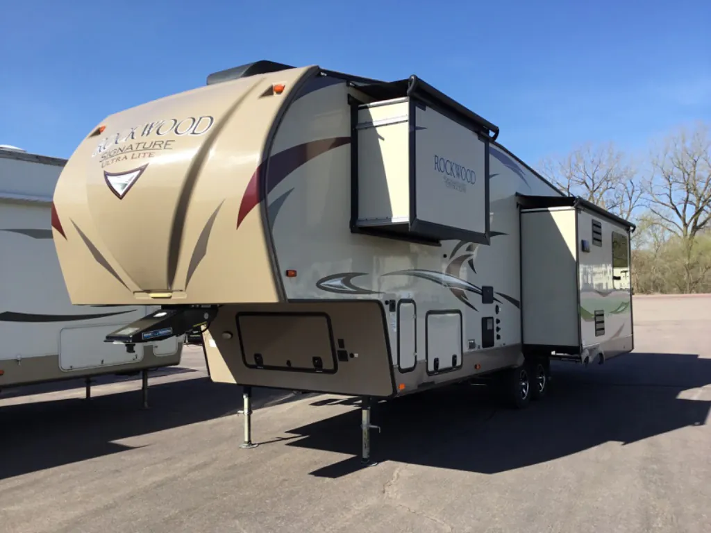 2018 Forest River RV Rockwood Signature Ultra Lite 8298WS - Photo 3