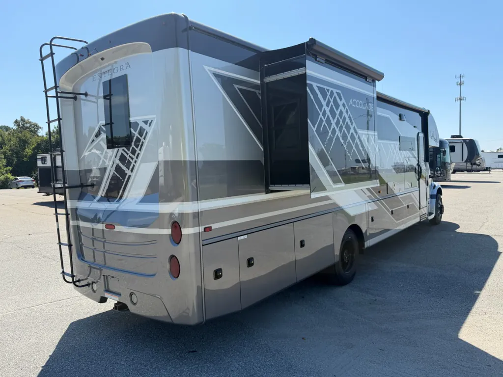 2027 Entegra Coach Accolade 37K, Photos photo 7