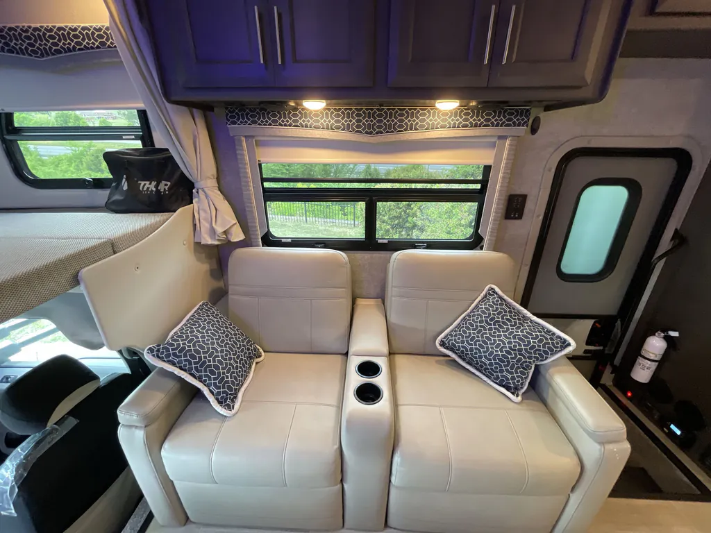 2022 Thor Motor Coach Magnitude RS36, Photos photo 11