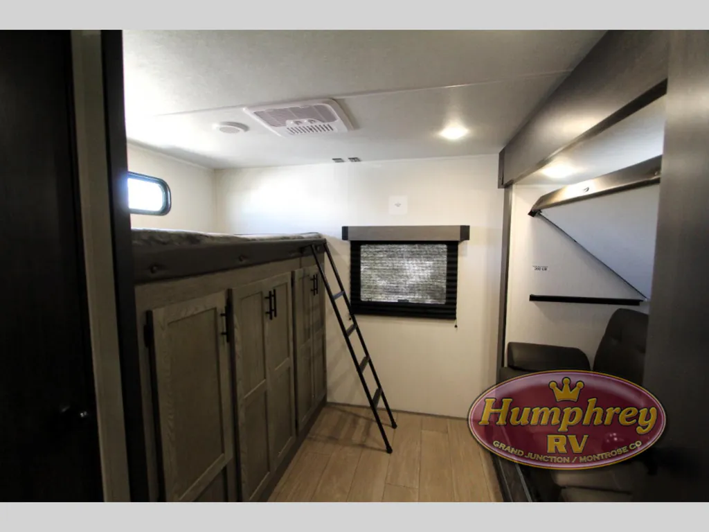2026 Forest River Cherokee Alpha Wolf 33BH, Photos photo 21