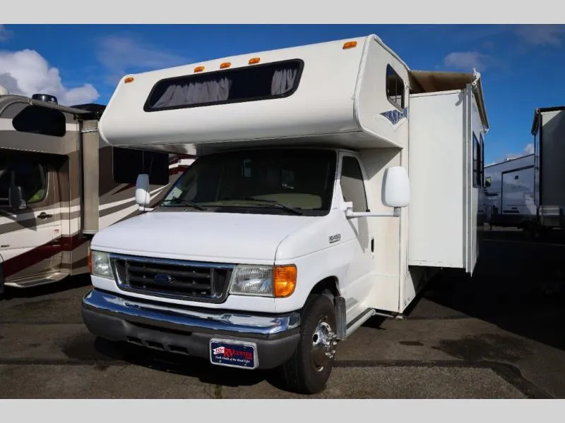 2008 Coachmen RV Freelander 3150SS - Photo 2