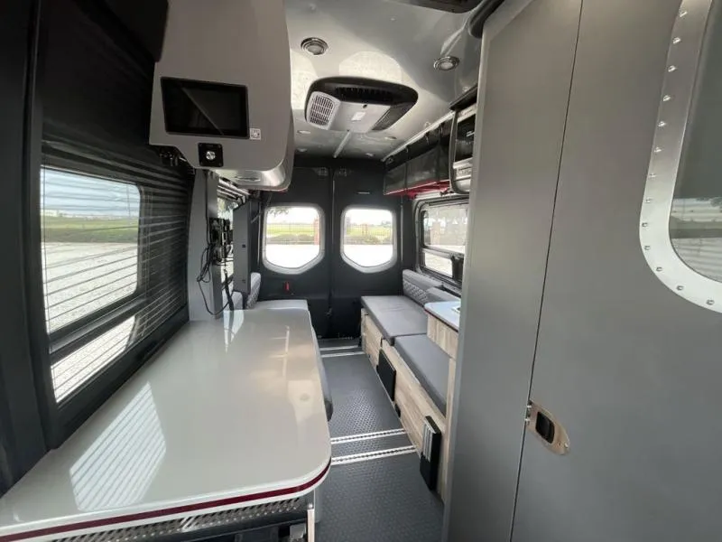 2025 Airstream Interstate 19X Used    Std. Model - Photo 4
