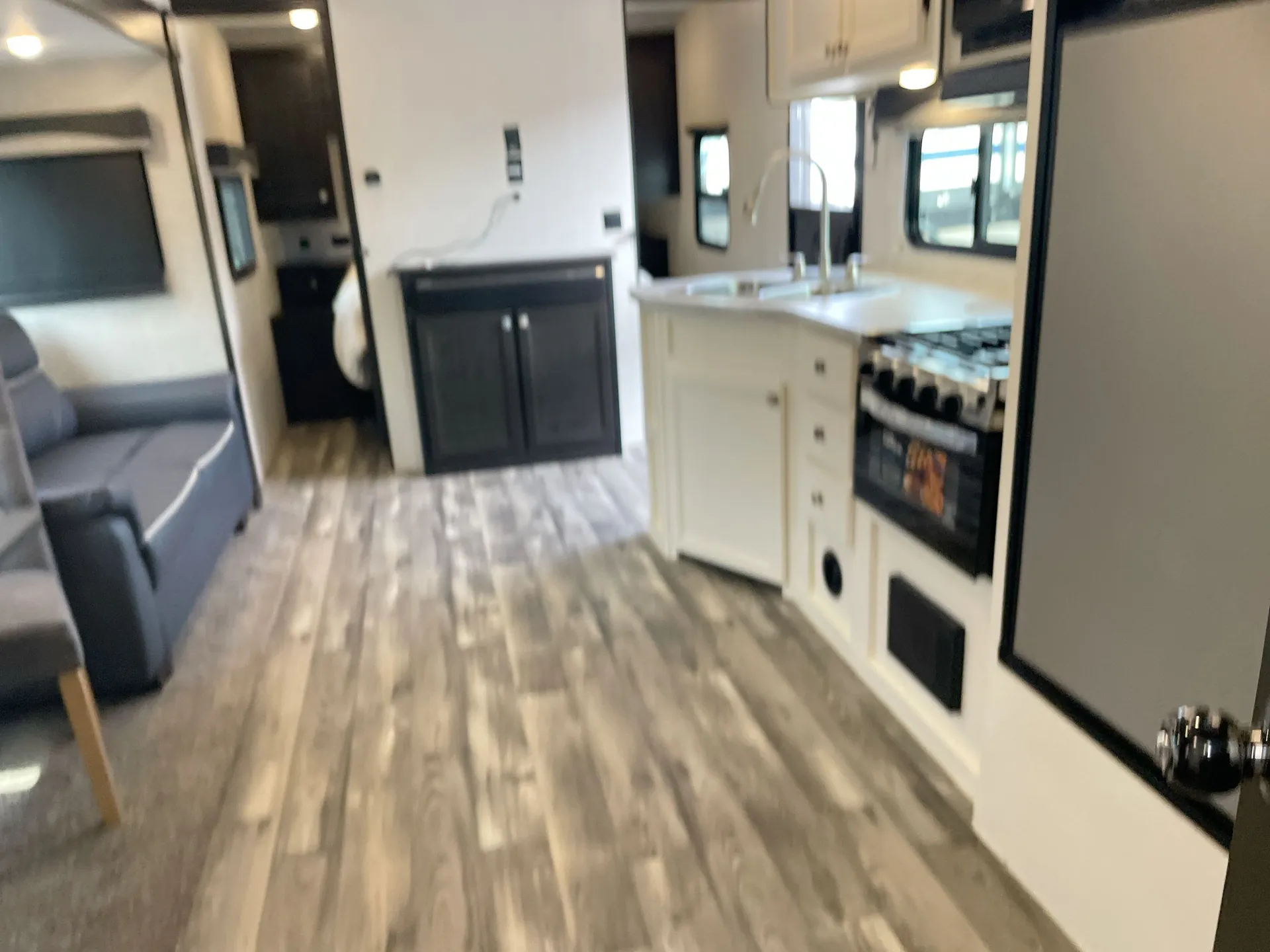 2022 Highland Ridge Range Lite 261BH — living area main