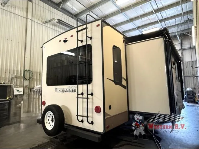 2019 Forest River Rockwood Windjammer 3029V - Photo 4