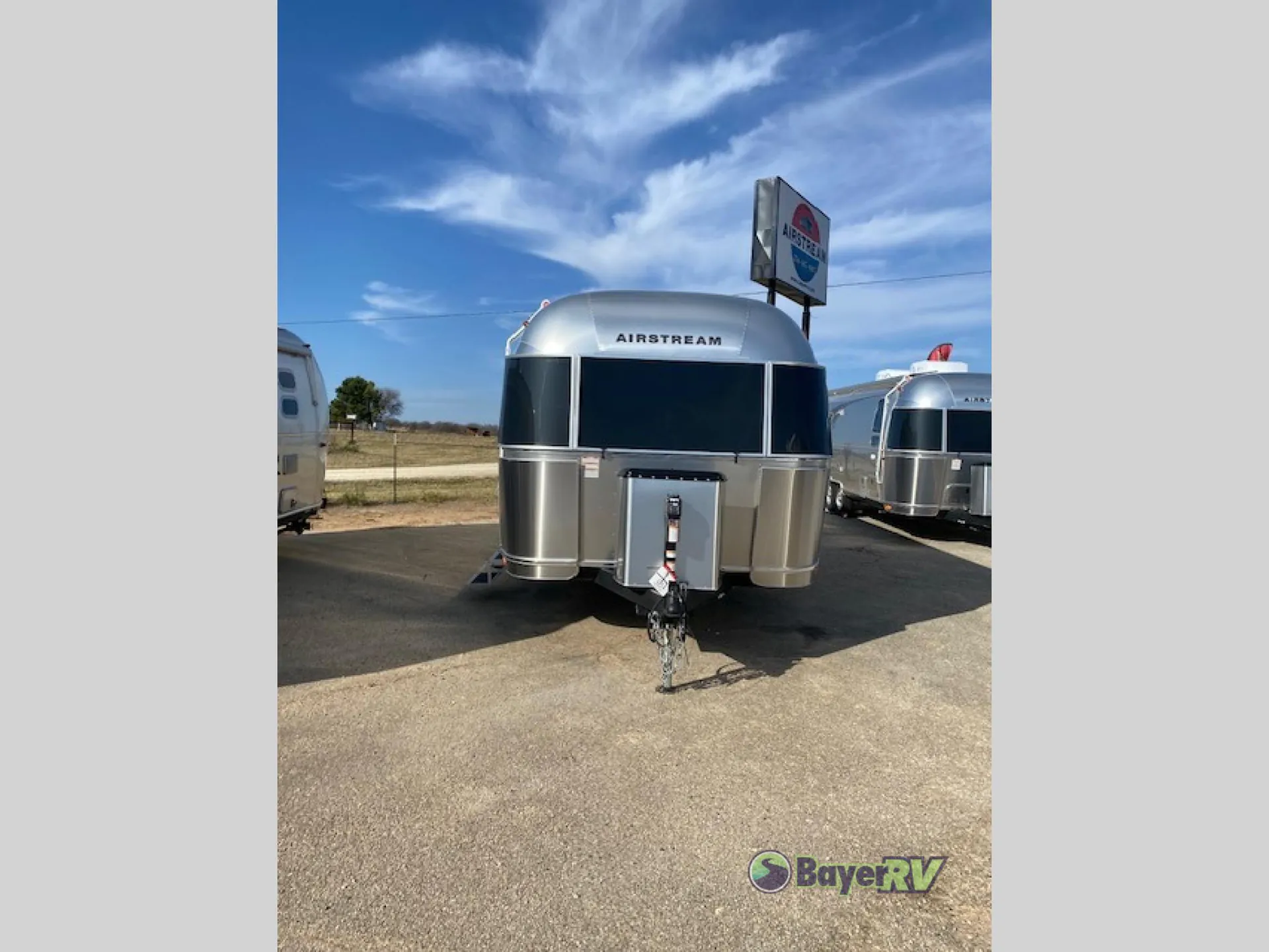 2025 Airstream Flying Cloud 28RB Twin - Photo 2