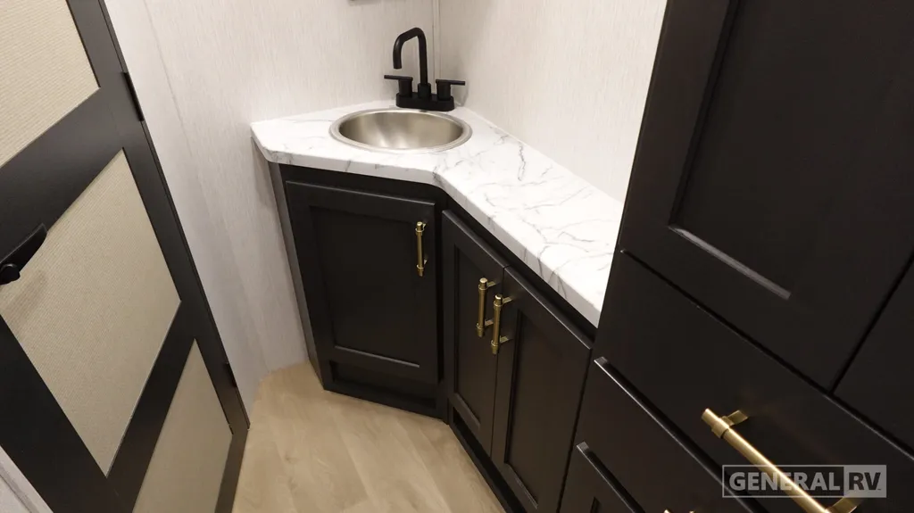2027 NeXus RV Maximus 34MX, Photos photo 24