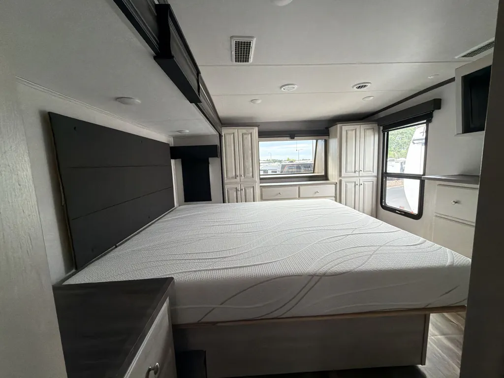 2022 Forest River Cardinal Luxury 380RLX, Photos photo 14