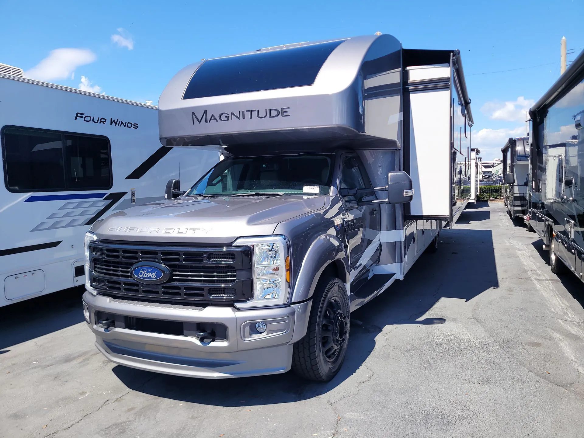 2027 Thor Motor Coach Magnitude Grand R36 - Photo 3