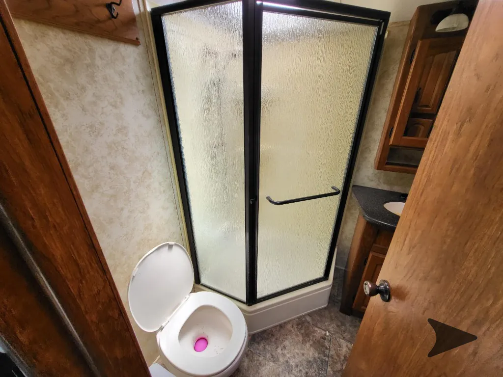 2011 Keystone Montana 3100RL, Photos photo 13
