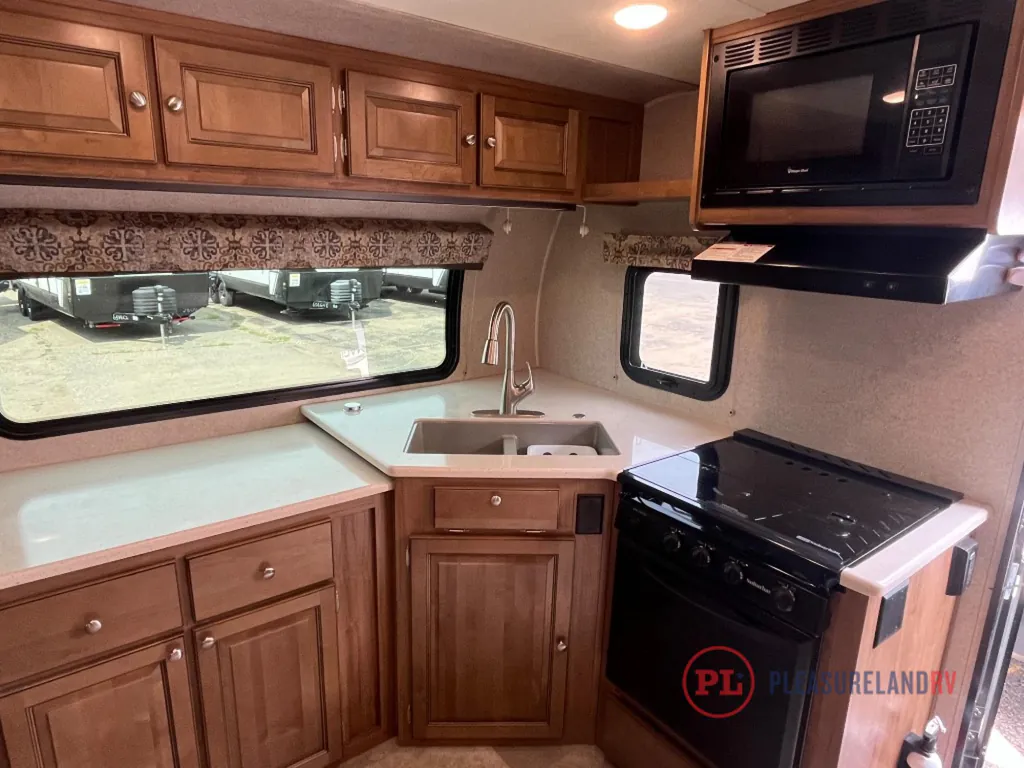 2019 Forest River Flagstaff Micro Lite 25FKS, Photos photo 10