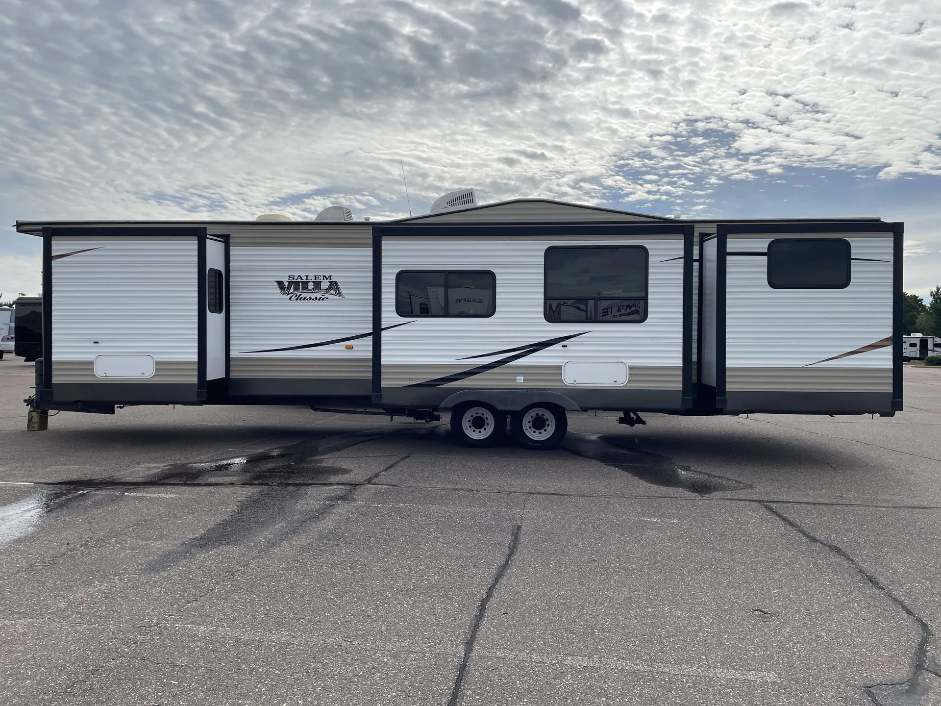 2017 Forest River Salem Villa 4002Q — off campside