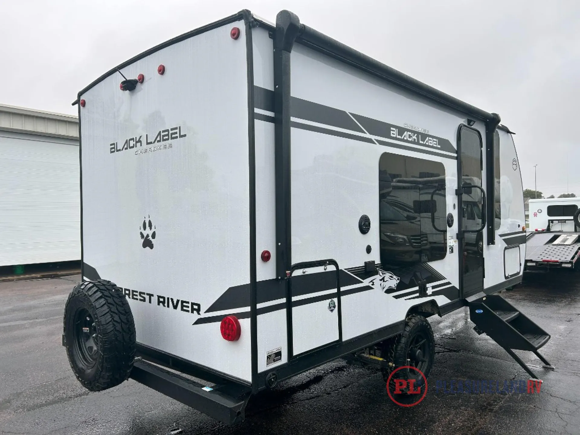 2027 Forest River Cherokee Wolf Pup Black Label 16FQBL — Photo 5