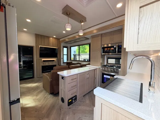 2026 Keystone Raptor 441, Photos photo 13