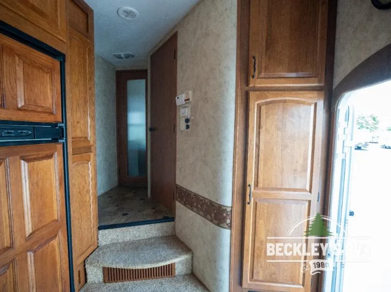 2010 Keystone RV Montana Used    3465 SA - Photo 4