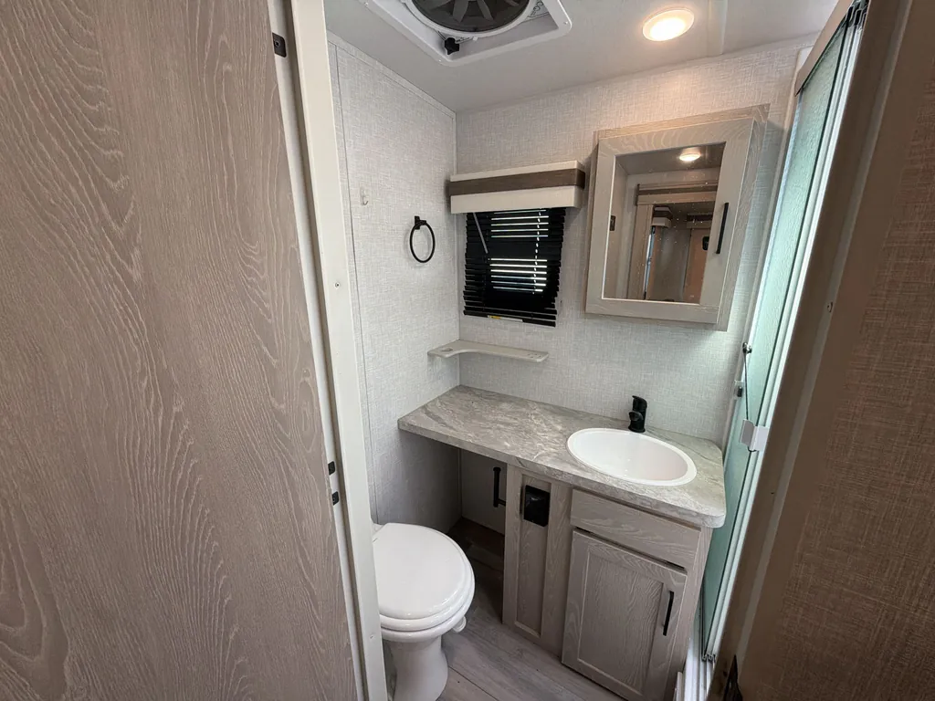 2022 Forest River Rockwood Ultra Lite 2614BS, Photos photo 21