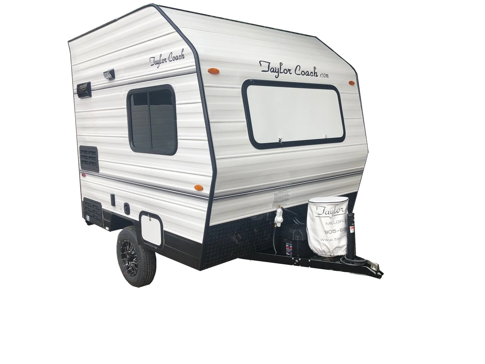Dyl BASE exterior