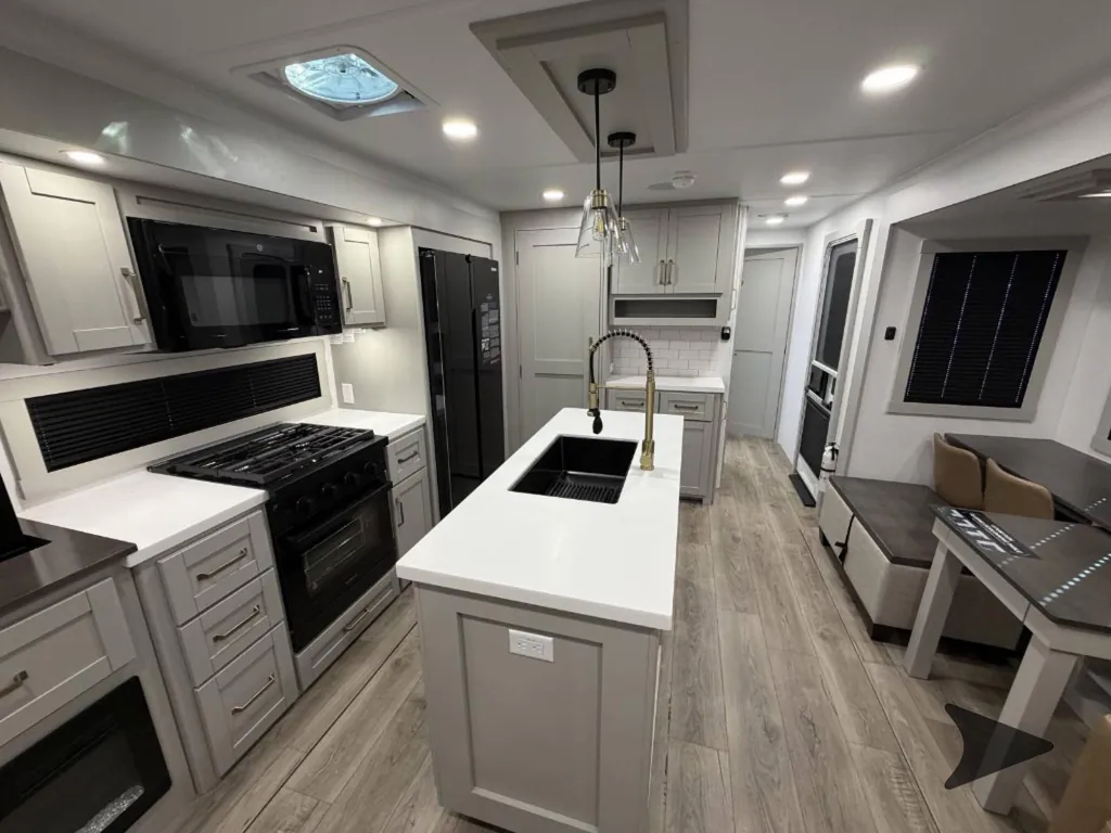 2026 Brinkley Model Z Air 297, Photos photo 8